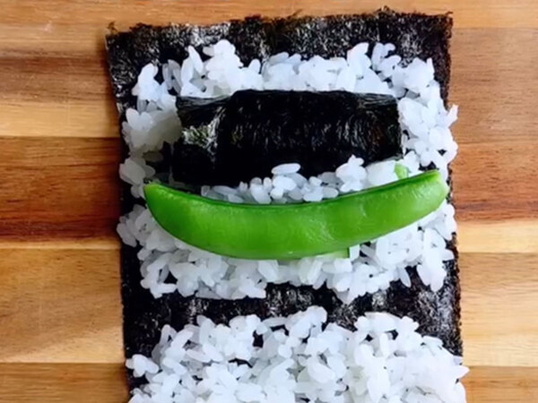 海苔巻きとスナップエンドウを巻いたら…　作ったものに「なにこれすごい」「思わず声出た」