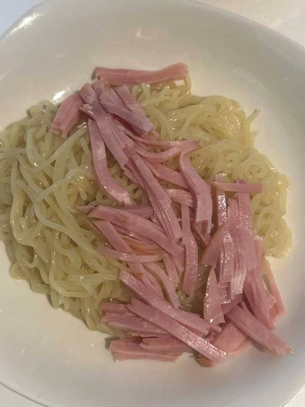 妻が作った冷やし中華　のっているのは…「笑った」「なんなら私もこれがいい」