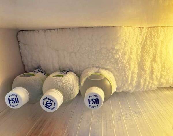 会社の冷蔵庫を開けると…　衝撃の光景に「交換推奨」「なぜこうなる」