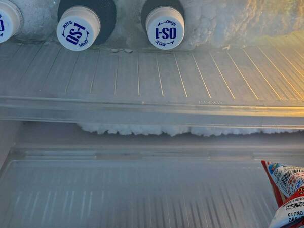 会社の冷蔵庫を開けると…　衝撃の光景に「交換推奨」「なぜこうなる」