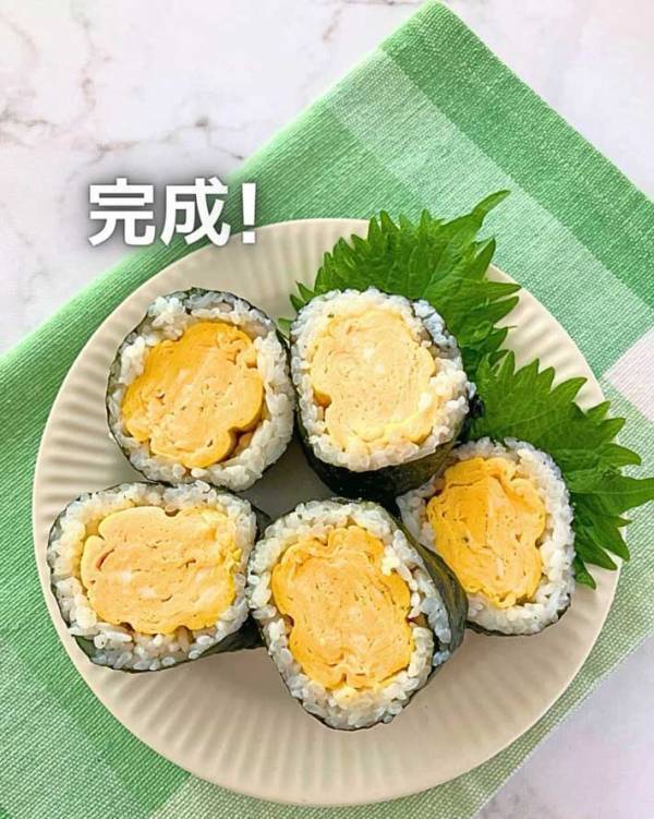 『卵焼き』を海苔で巻く！　できたものに「子供が好きそう」「お弁当に入れます」
