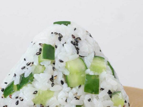 「一度食べたらハマる！」　おにぎりに混ぜたのは…「斬新」「その手があったか」