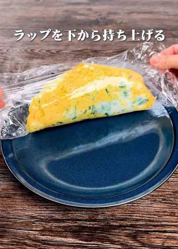 ラップの上に卵２つを割り入れて？　できた『ズボラ飯』に「夏はこれがいい！」