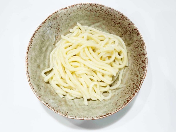 玉子とカニカマで激変！　意外なうどんレシピに「また作って！」