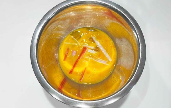 玉子とカニカマで激変！　意外なうどんレシピに「また作って！」