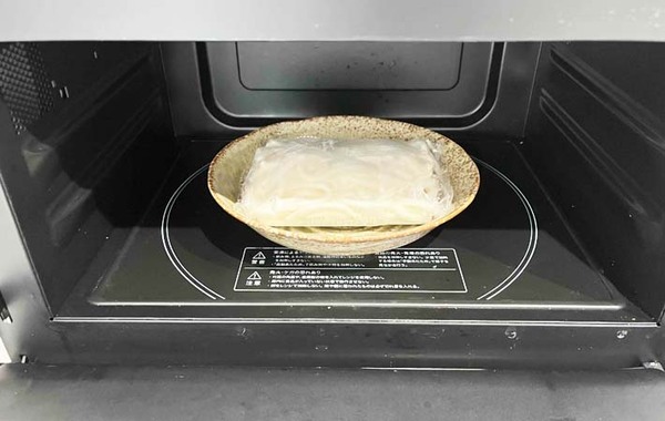 玉子とカニカマで激変！　意外なうどんレシピに「また作って！」