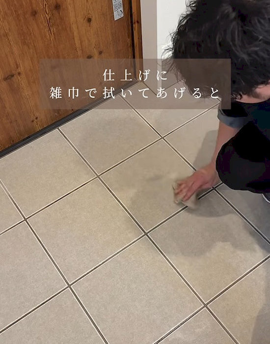 玄関掃除に最適な『手作り最強洗剤』って？　作り方に「めちゃくちゃ汚れ落ちる」