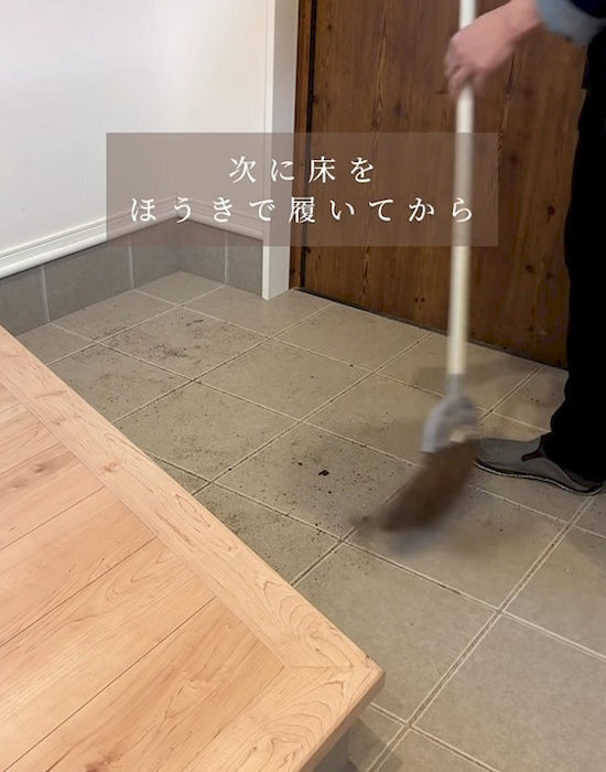 玄関掃除に最適な『手作り最強洗剤』って？　作り方に「めちゃくちゃ汚れ落ちる」