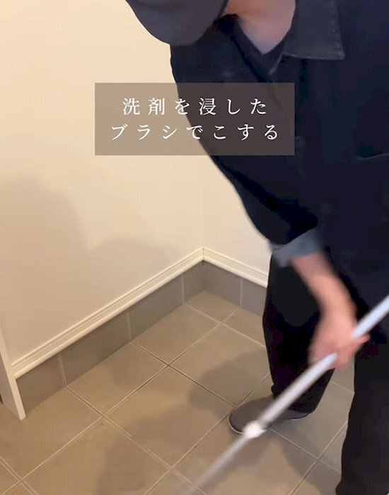 玄関掃除に最適な『手作り最強洗剤』って？　作り方に「めちゃくちゃ汚れ落ちる」