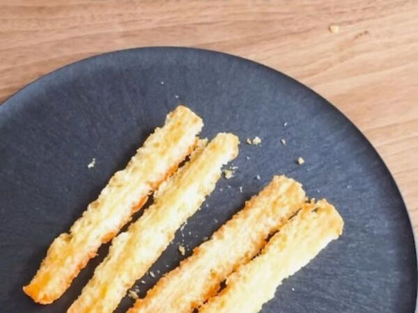 袋ごと割って開けるだけ　うまい棒が『きれいに４等分』できる方法