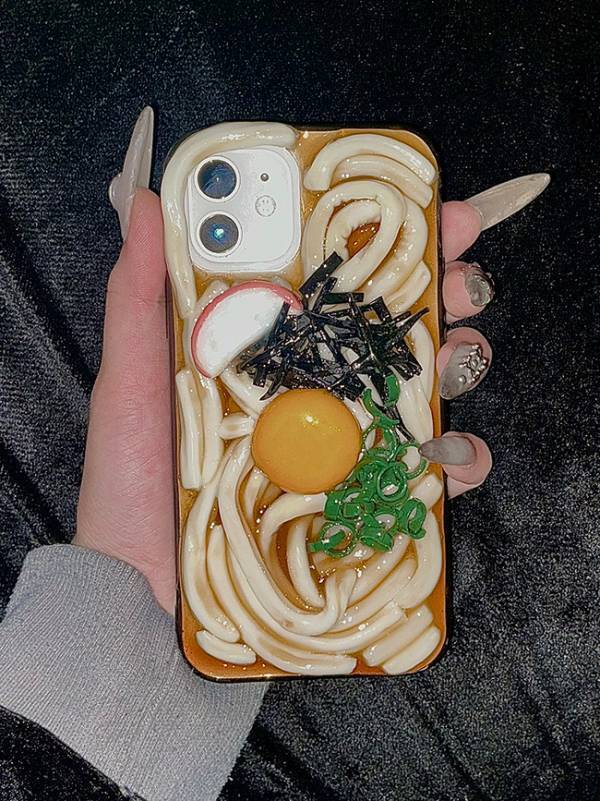 美味しそうなうどんをよく見ると？　まさかの正体に「天才越えて神」「脳がバグった」