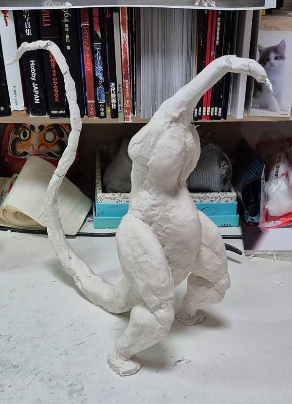 粘土でできた『白い謎の生物』　完成すると…「これがこうなるのすごすぎる」