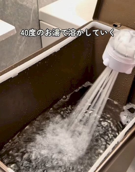 ゴミ箱に新聞紙を敷くと？　ニオイ対策になる理由に「これは賢い」「早速やる」