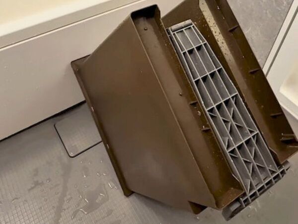 ゴミ箱に新聞紙を敷くと？　ニオイ対策になる理由に「これは賢い」「早速やる」