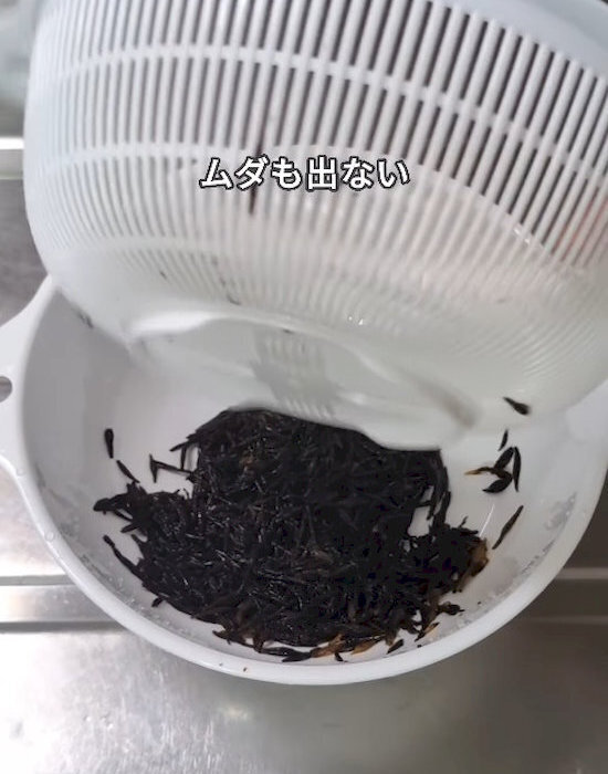 「ザルで詰まる」がなくなる！　ひじきの戻し方に「便利すぎ」「参考になる」