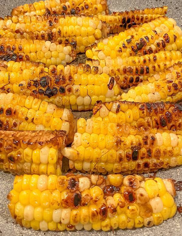 トウモロコシを四つ割りにしたら…　企業おすすめの食べ方に「今夜試します！」