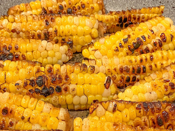 トウモロコシを四つ割りにしたら…　企業おすすめの食べ方に「今夜試します！」