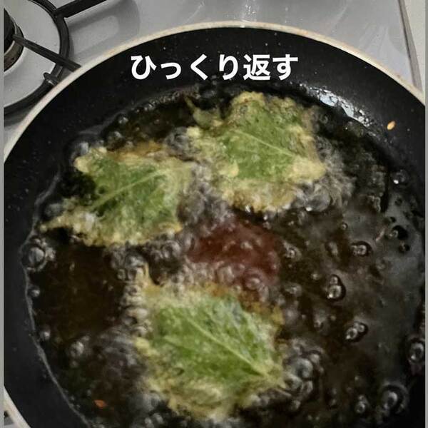 大葉を揚げて…？　簡単でかわいい『かき揚げ』レシピに「絶対に真似する」