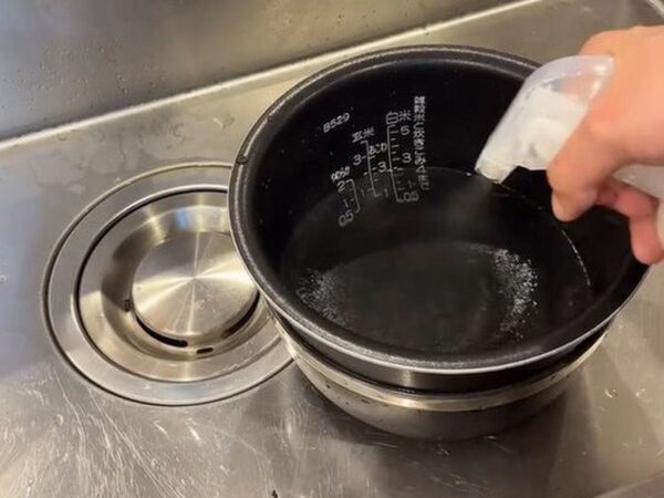 クエン酸を入れて炊飯スタート　終わった炊飯器の様子に「ビックリ」「今すぐ試す」