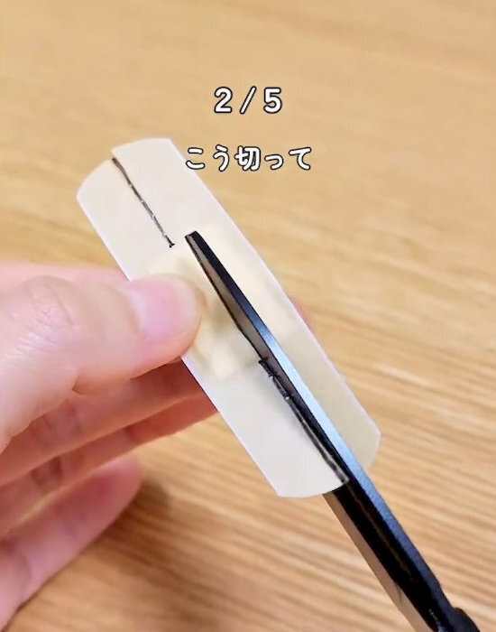 絆創膏がなかなか出てこない…　開け方に「助かる」「非常用にもいい」