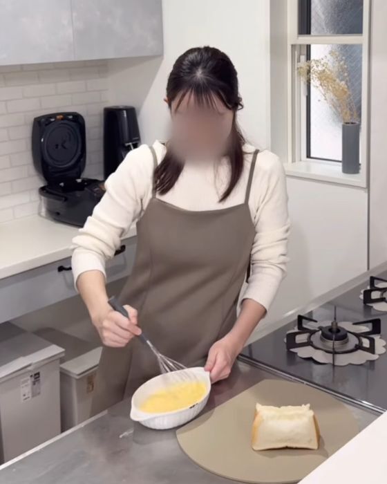 食パンに切り込みを入れて具材を詰めると？　試した結果に「毎朝コレ」「子供も大喜び」