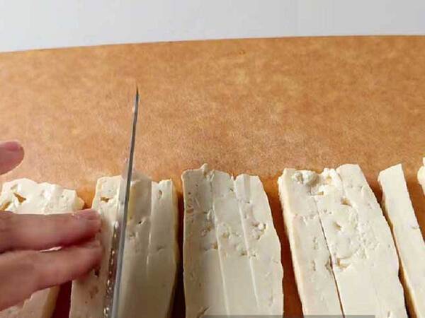 豆腐を棒状に切って…　食感を楽しむレシピに「待ってました」「作ってみます」