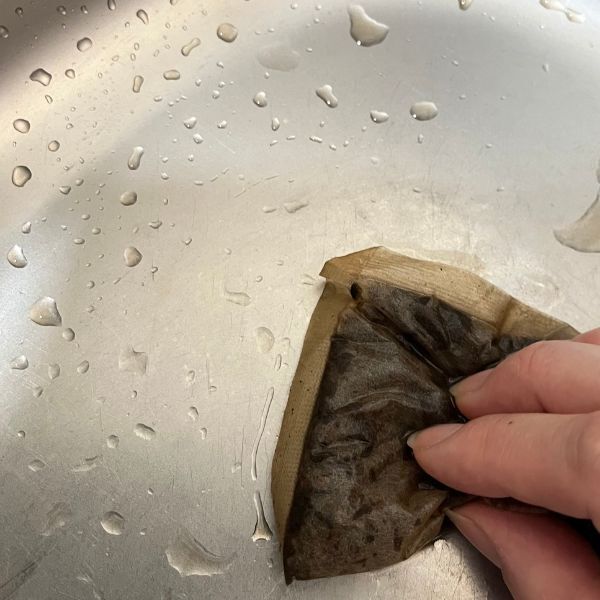 「捨てる前にこすってみて」　麦茶パックの活用法に「これは賢い」「やってみる」