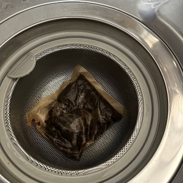 「捨てる前にこすってみて」　麦茶パックの活用法に「これは賢い」「やってみる」