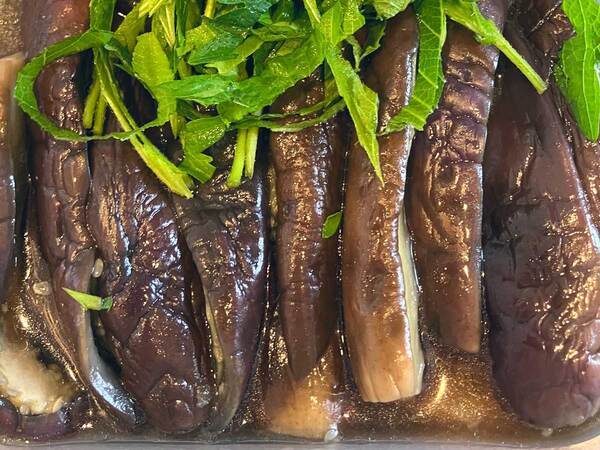 ナスを縦半分に切って…　農家の食べ方に「簡単でいい」「そうめんに合う」