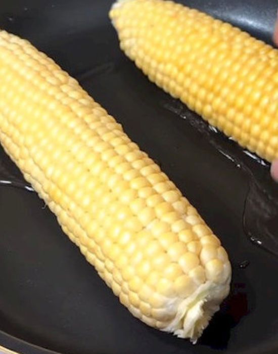 皮を少し残すだけで？　トウモロコシの調理テクに「ふっくらジューシー」「感動」