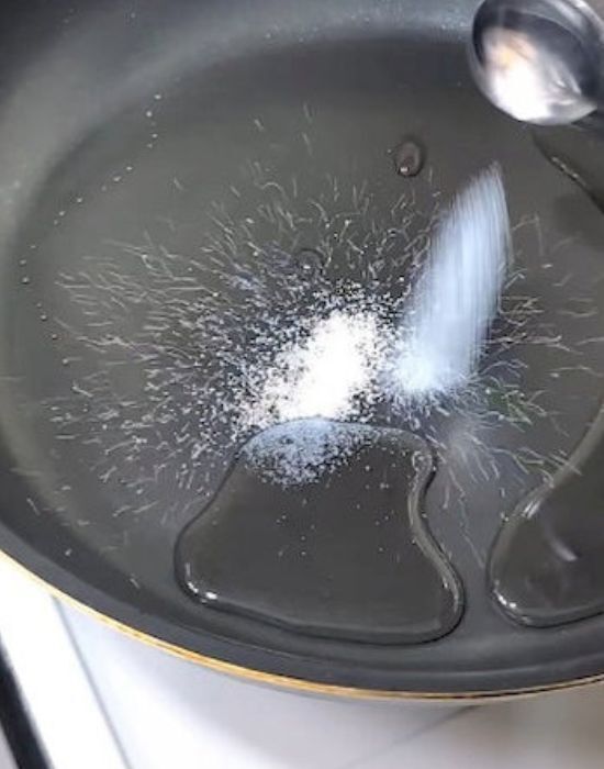 皮を少し残すだけで？　トウモロコシの調理テクに「ふっくらジューシー」「感動」