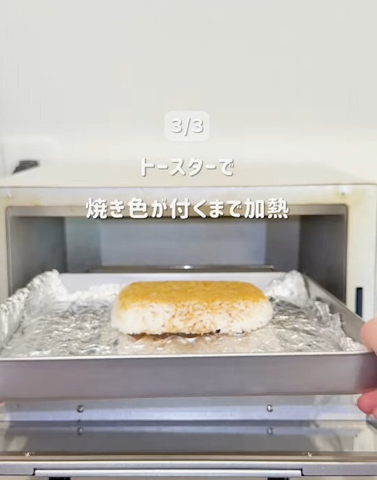 スプーンでくぼみを作って…　２分で完成するオムライスに「手抜きに見えない」