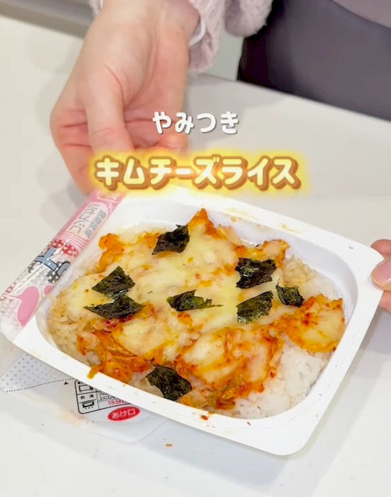 スプーンでくぼみを作って…　２分で完成するオムライスに「手抜きに見えない」