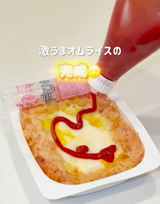 スプーンでくぼみを作って…　２分で完成するオムライスに「手抜きに見えない」