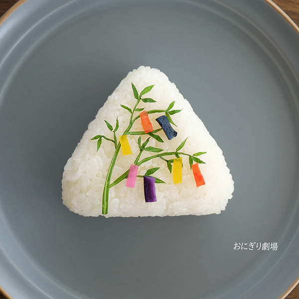 大葉を使った『おにぎり』　写真に「素敵すぎる」「食べるのがもったいない」