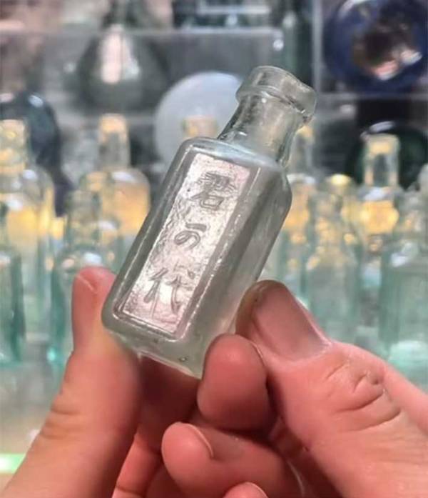 海岸を歩く女性　拾ったモノに…「すごい」「奇跡だ」