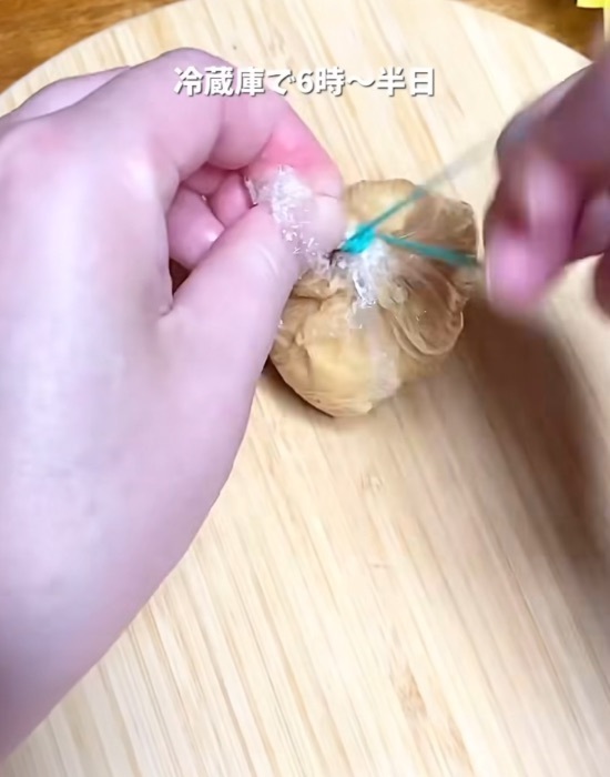 卵１個をラップに流したら？　加熱後の見た目に「まさか」「これは使える」