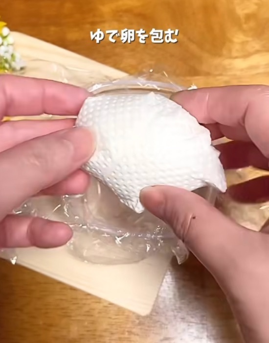 卵１個をラップに流したら？　加熱後の見た目に「まさか」「これは使える」