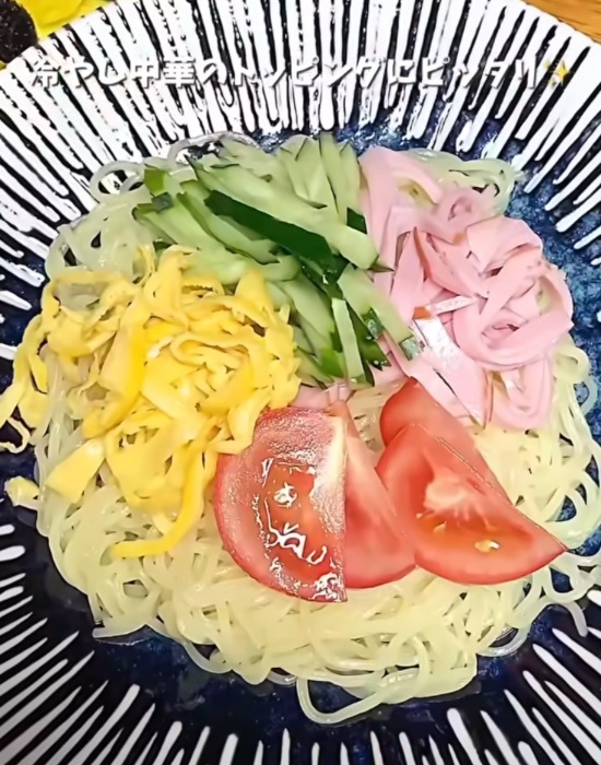 卵１個をラップに流したら？　加熱後の見た目に「まさか」「これは使える」