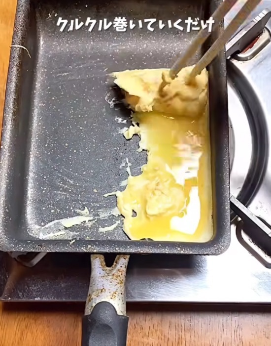 卵１個をラップに流したら？　加熱後の見た目に「まさか」「これは使える」