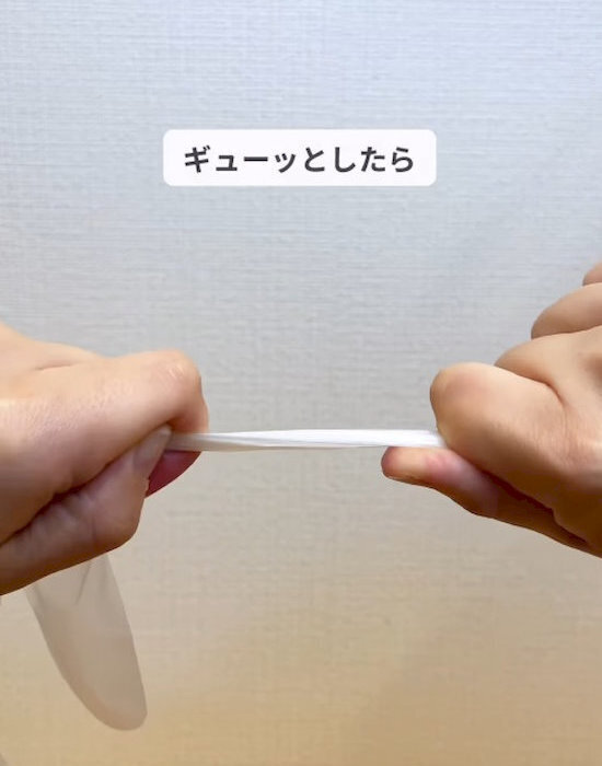ビニール手袋を『ギュッ』と引っ張ると…　試した結果に「絶対コレ」「毎回やる」