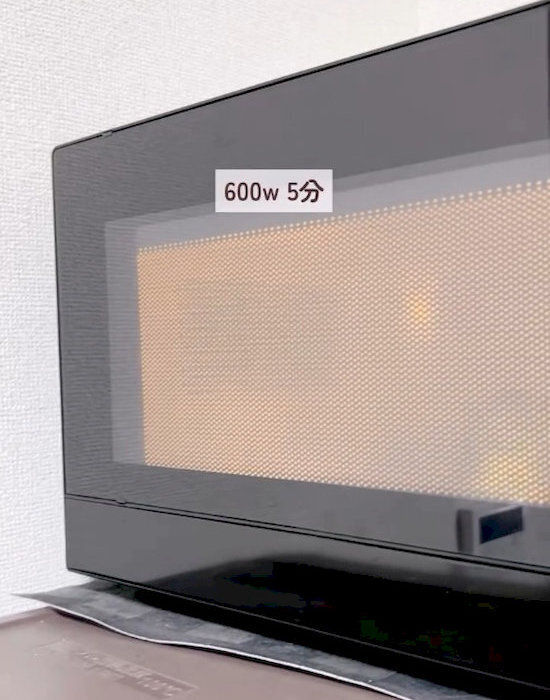 皮もヒゲも一瞬で消える！　トウモロコシの裏技に「簡単すぎ」「試すしかない」