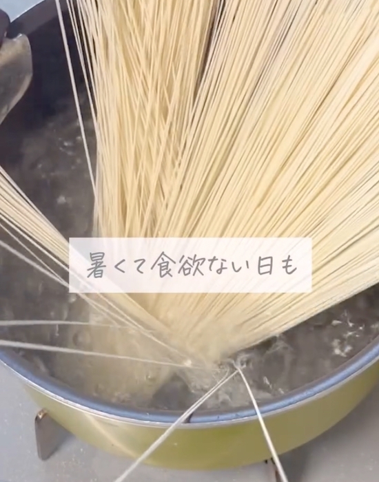 ニンニクをちょい足ししたら？　冷たいそうめんが別物に！　「夏ずっと食べる」「最高だった」