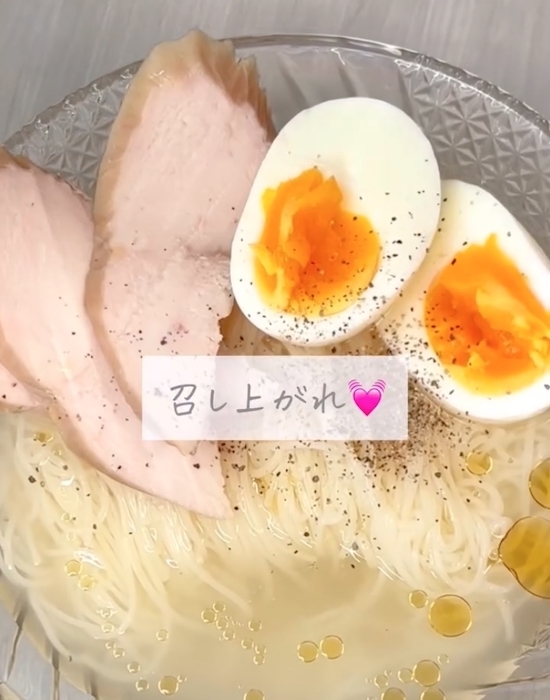 ニンニクをちょい足ししたら？　冷たいそうめんが別物に！　「夏ずっと食べる」「最高だった」