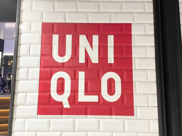 「色違いで３枚買った」「毎日着たい」　ユニクロの『1990円Tシャツ』は１枚でサマになる