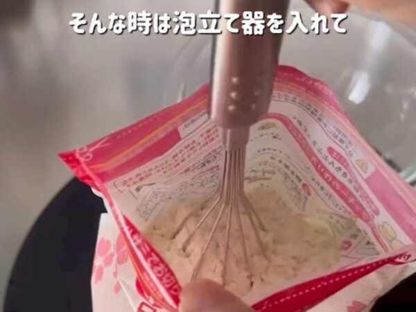 「スプーン使うのやめた」　粉をこぼさずすくう方法に「画期的」「想像以上」