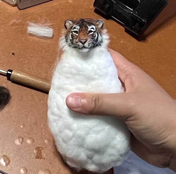 獰猛な『虎』かと思いきや？　首から下の姿に「２度見した」「合成かと思った」