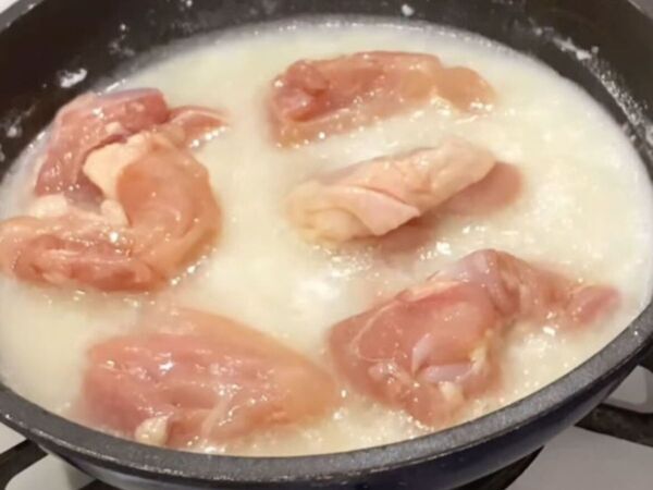 油に粉を混ぜておくと…　から揚げの新しい作り方に「こんなの初めて」「家族が絶賛」