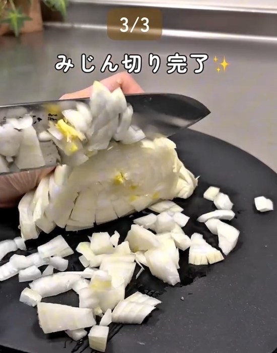 切る前に『ひと手間』を　タマネギが崩れない工夫に「やってみる」「助かる」