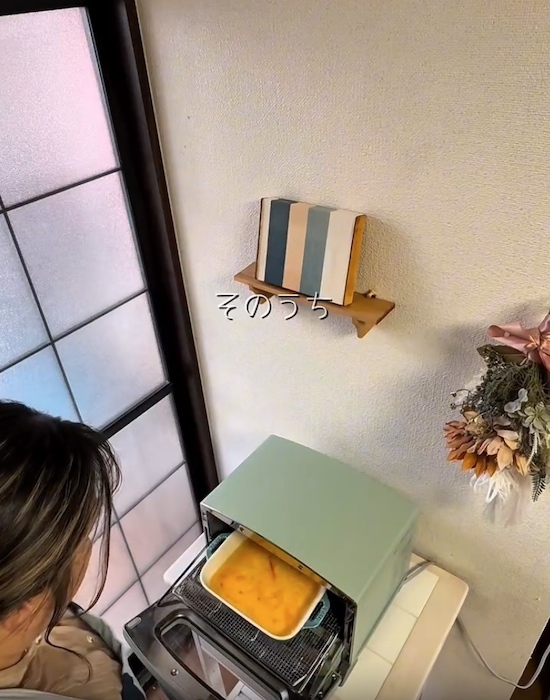 耐熱容器に卵とカニカマを？　簡単すぎるカニ玉に「これは便利」「早速試す」